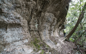 四分子古道、月扇湖山大岩壁