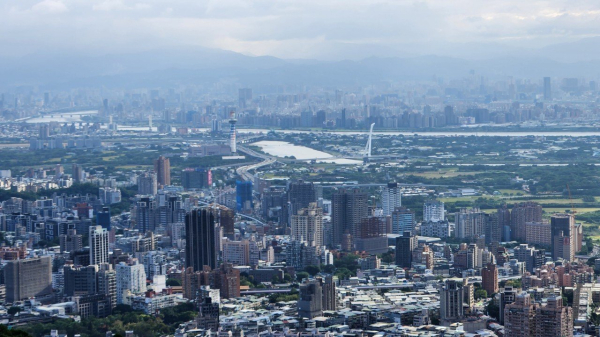 北投鳳梨宅，永春寮環狀步道，四季長廊觀景平台，向天山，面天山，向天池